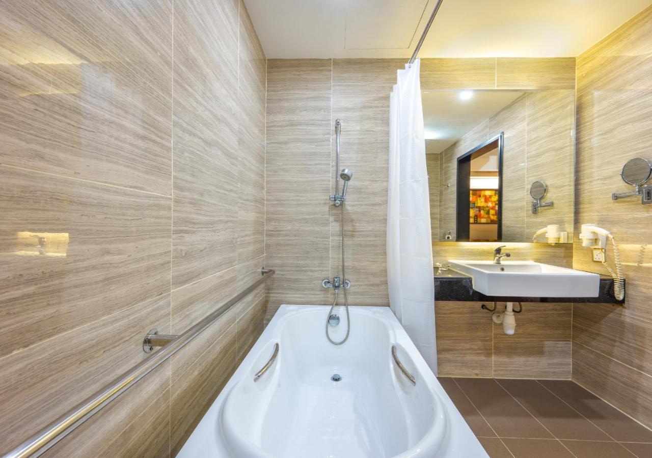 Greystone Centrestage Pj Hotel Petaling Jaya Exterior foto